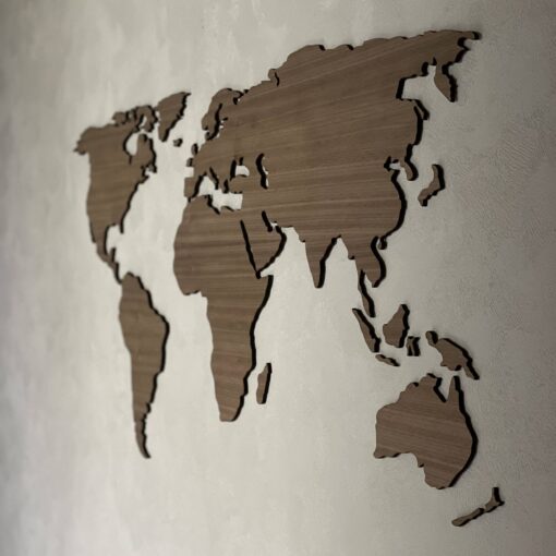 världskarta i valnötsträ
