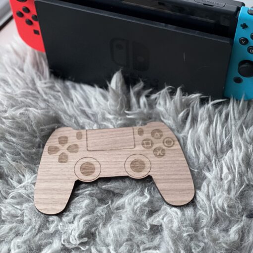 gaming controller dekoration af træ