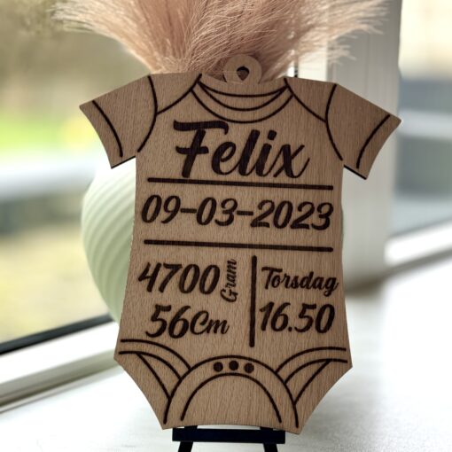Fødselstavle i træ