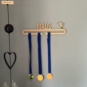Medalje holder til fodboldspilleren